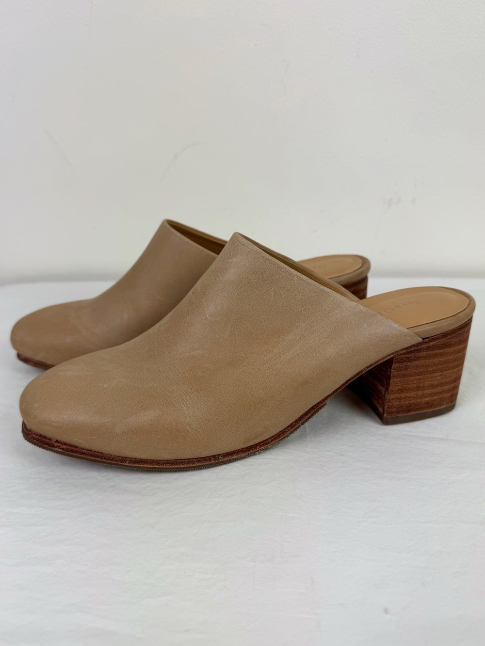 Nisolo All-Day Heeled Mule - Picture 3 of 11